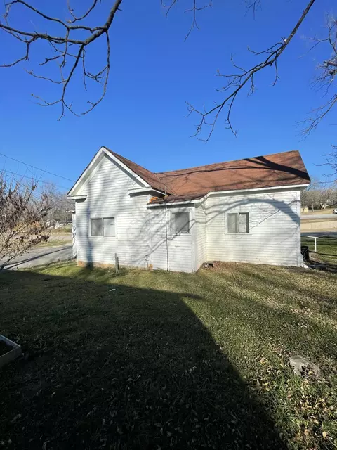 102 E Paydon St, West Plains, MO 65775 photo 2