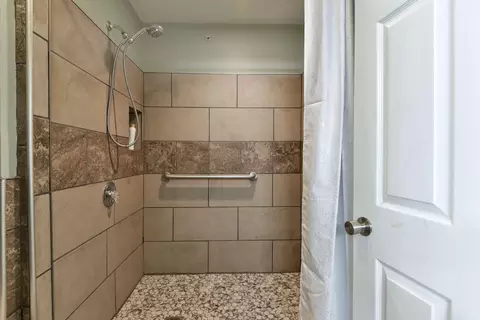 Bath - 192 W Rockford Dr #4, Branson, MO 65616 photo 2 of 5
