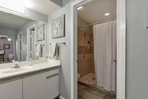 Bath - 192 W Rockford Dr #4, Branson, MO 65616 photo 3 of 5