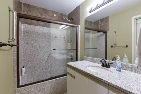 Bath - 192 W Rockford Dr #4, Branson, MO 65616 photo 4 of 5