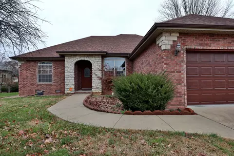 703 E Bayshore Dr, Ozark, MO 65721 photo 2