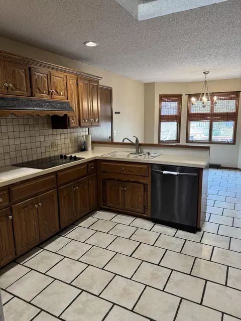 4073 E Linwood St, Springfield, MO 65809 photo 8