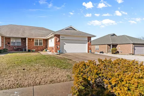 3351 S Parkmont Ct, Springfield, MO 65807 photo 2