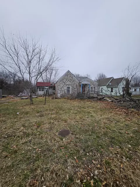 504 Sycamore St, Monett, MO 65708 photo 2