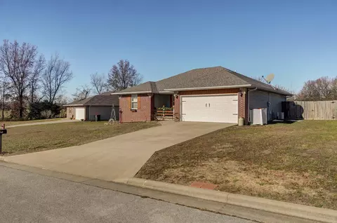 713 W Christopher Ln, Clever, MO 65631 photo 4