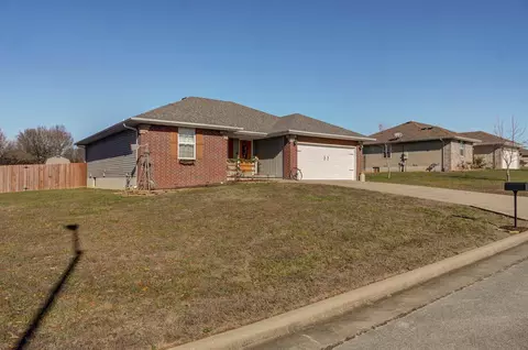 713 W Christopher Ln, Clever, MO 65631 photo 3