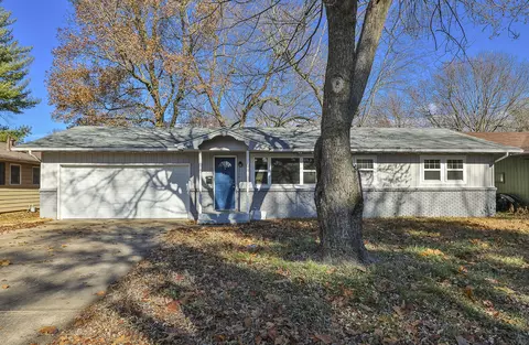 1253 E Cambridge St, Springfield, MO 65804 photo 1