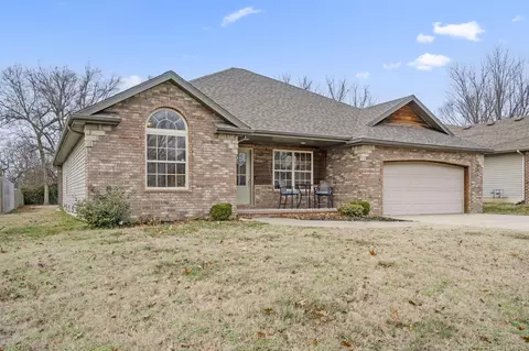 3641 S Linden Ave, Springfield, MO 65804 photo 2