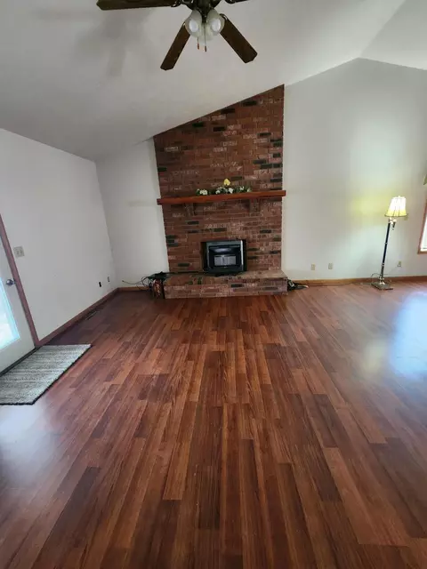 Living - 610 Double O Nine Rd, Reeds Spring, MO 65737 photo 3 of 10