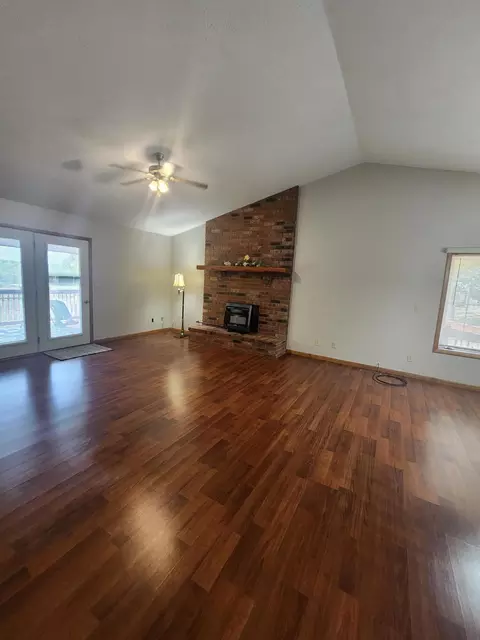 Living - 610 Double O Nine Rd, Reeds Spring, MO 65737 photo 8 of 10