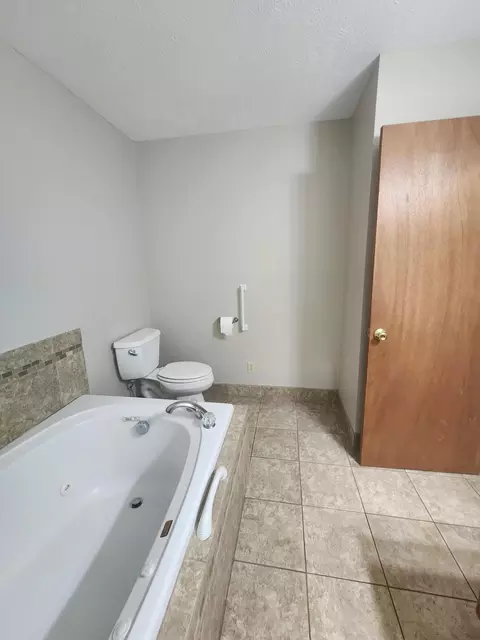 Bath - 610 Double O Nine Rd, Reeds Spring, MO 65737 photo 8 of 12