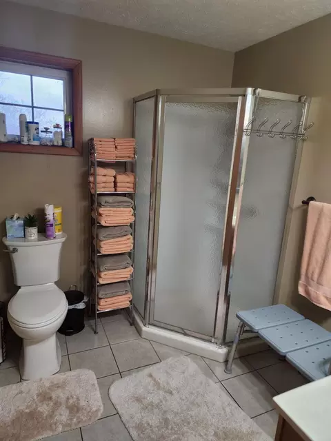 Bath - 610 Double O Nine Rd, Reeds Spring, MO 65737 photo 1 of 12