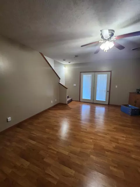 Living - 610 Double O Nine Rd, Reeds Spring, MO 65737 photo 7 of 10