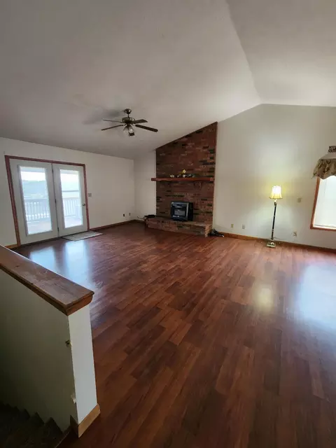 Living - 610 Double O Nine Rd, Reeds Spring, MO 65737 photo 4 of 10