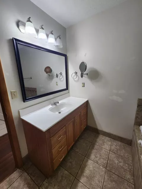 Bath - 610 Double O Nine Rd, Reeds Spring, MO 65737 photo 2 of 12