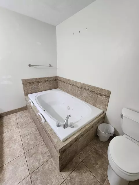 Bath - 610 Double O Nine Rd, Reeds Spring, MO 65737 photo 3 of 12