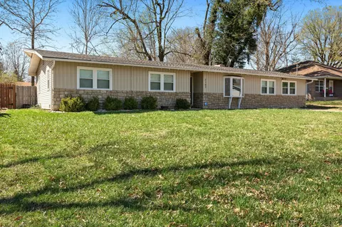 2107 S Oak Grove Ave, Springfield, MO 65804 photo 2