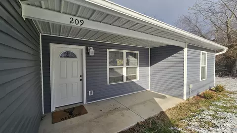 209 E Clouse St, Mountain Grove, MO 65711 photo 3