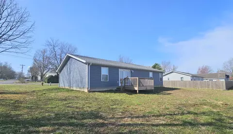 209 E Clouse St, Mountain Grove, MO 65711 photo 2