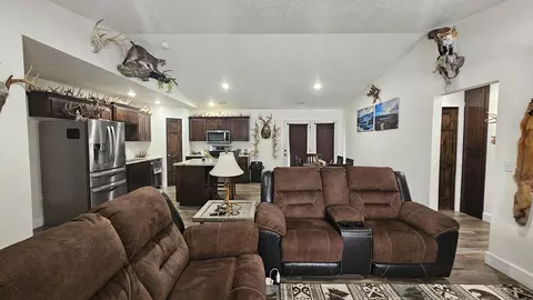 209 E Clouse St, Mountain Grove, MO 65711 photo 11