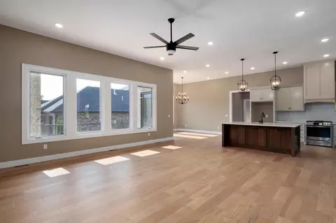 2063 N Sun Valley Dr, Springfield, MO 65802 photo 10