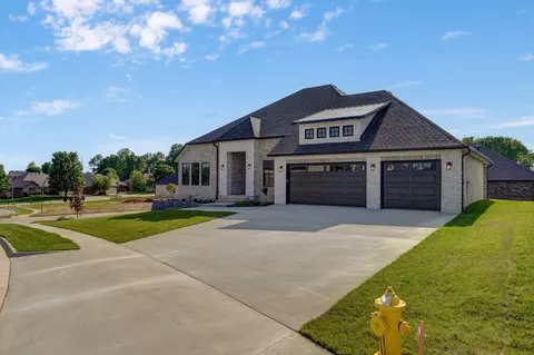 2063 N Sun Valley Dr, Springfield, MO 65802 photo 2