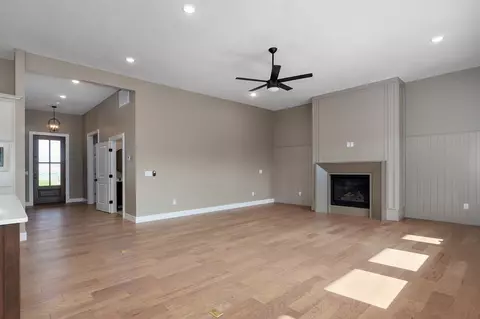 2063 N Sun Valley Dr, Springfield, MO 65802 photo 8