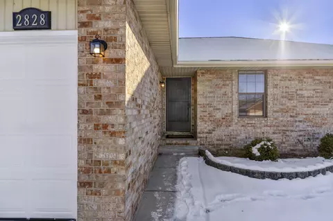 2828 W Whiteside St, Springfield, MO 65807 photo 4
