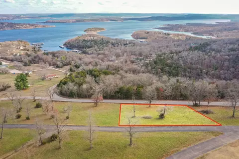 7 Carriage Oaks Dr # A, Reeds Spring, MO 65737