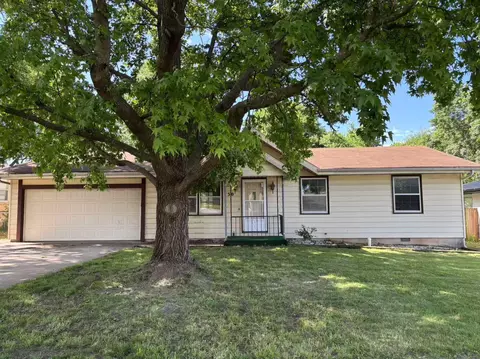 730 E Walnut Lawn St, Springfield, MO 65807 photo 1