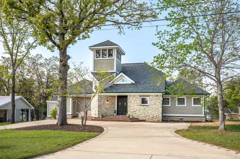 458 Tina St, Hollister, MO 65672