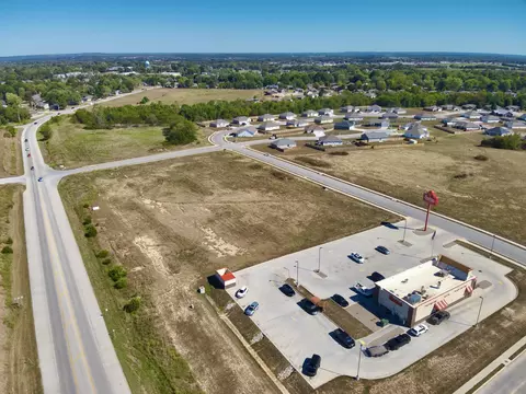 001 S Durango Dr, Bolivar, MO 65613 photo 2