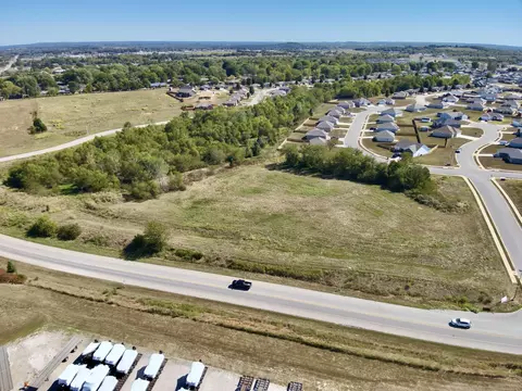 001 S Durango Dr, Bolivar, MO 65613 photo 5