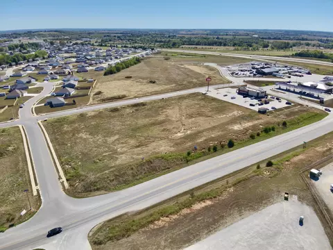 001 S Durango Dr, Bolivar, MO 65613 photo 4