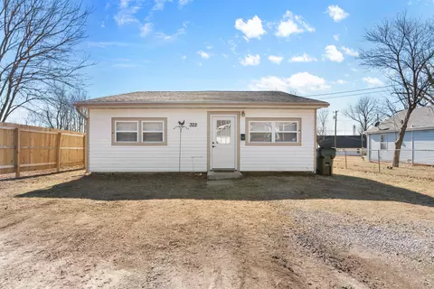 322 E Cofield St, Aurora, MO 65605 photo 1