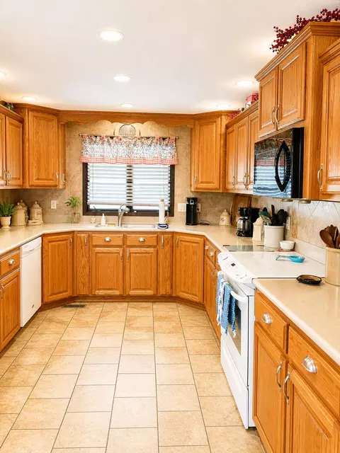 Kitchen - 14776 State Highway Ff, Ava, MO 65608 photo 3 of 4