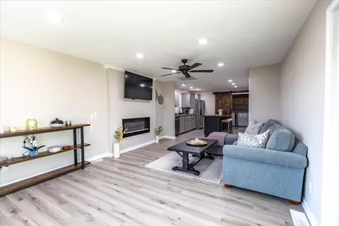 304 Center St, Salem, MO 65560 photo 5