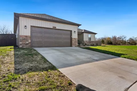 3448 W Hill St, Springfield, MO 65803 photo 2