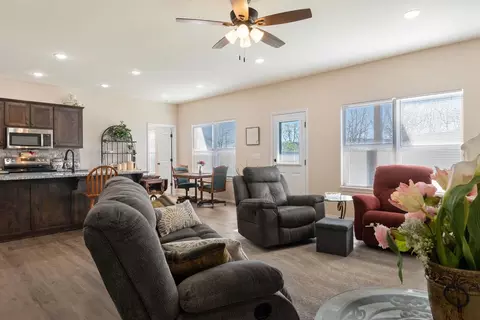 3448 W Hill St, Springfield, MO 65803 photo 9