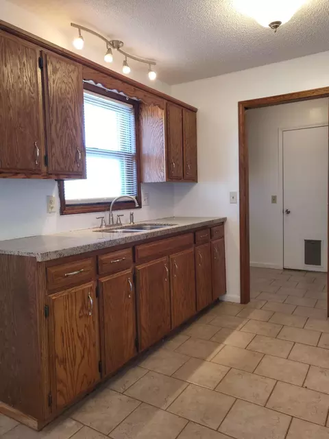 110 Douglas St, Monett, MO 65708 photo 5