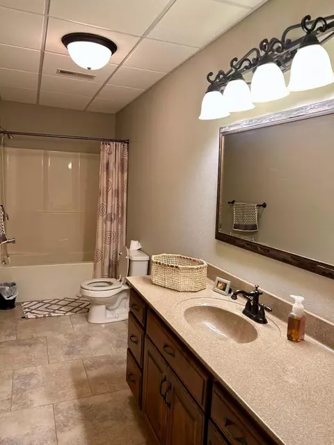Bath - 503 Curry Ave, Ava, MO 65608 photo 2 of 3