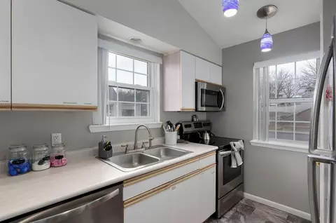 Kitchen - 505 Valley View Rd #302, Branson, MO 65616 photo 1 of 2