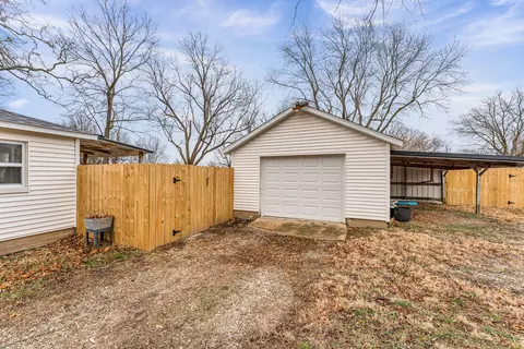 670 N Pine St, Marshfield, MO 65706 photo 23