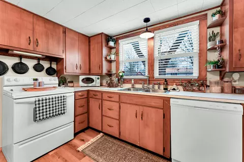 670 N Pine St, Marshfield, MO 65706 photo 8