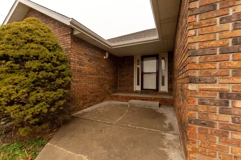 708 S Ballard Dr, Nixa, MO 65714 photo 4