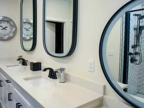 Bath - 3738 E Woodhue St, Springfield, MO 65802 photo 11 of 17