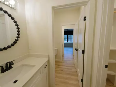 Entry Way - 3738 E Woodhue St, Springfield, MO 65802 photo 2 of 3