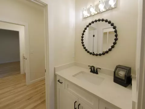 Bath - 3738 E Woodhue St, Springfield, MO 65802 photo 3 of 17