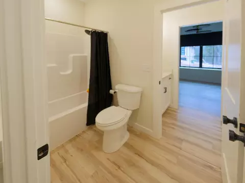 Bath - 3738 E Woodhue St, Springfield, MO 65802 photo 6 of 17