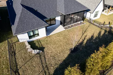 Exterior - 3738 E Woodhue St, Springfield, MO 65802 photo 16 of 21